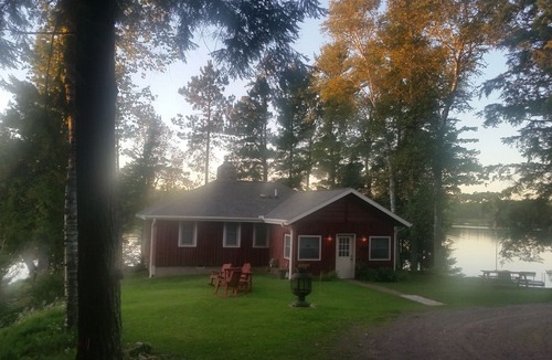 Mercer Cabin | Peaceful Privacy Lakeside, Private Dock, Great Sunsets, Free WiFi & Cable-Mercer