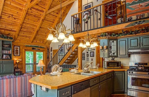 Mingo House | Peaceful Retreat Luxury 3 Br Home in the woods