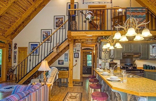 Mingo House | Peaceful Retreat Luxury 3 Br Home in the woods
