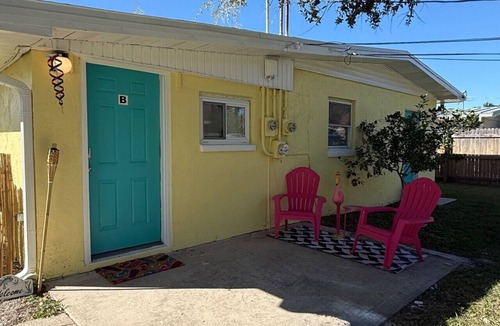 Parsuns To Cocoa Beach House | Penguins on the Beach | 1BR Beach Shack Steps to Beach & Downtown w/pool | Unit C