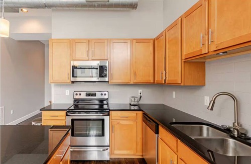 Wholesale District Apartment | Penthouse Suite Downtown Indianapolis Luxury 1BR Apartment