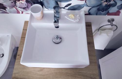 Porlezza Bed & Breakfast | PEONIA 2 posti Wi-Fi AC free park Jacuzzi