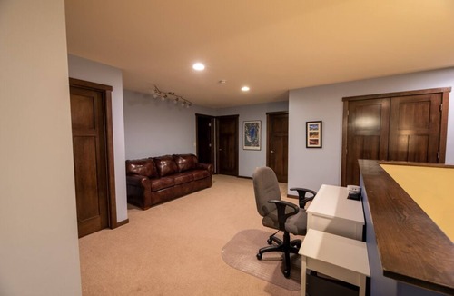 Butte Des Morts House | Perfect EAA Rental for a large group less than 10 miles from EAA!