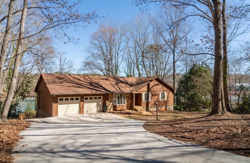 Serenity Bay House | Perfect Summer get away! Charming 4 bedroom lake front home.