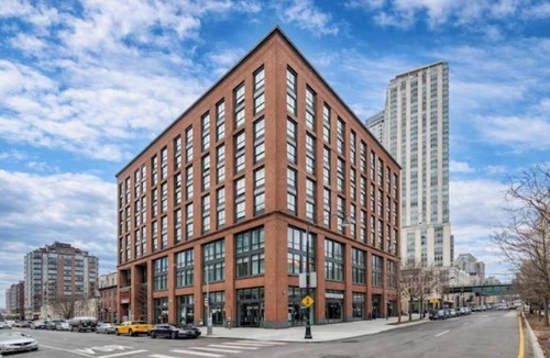 Hunters Point Apartment | Perfectly Located Unit for Urban Explorers – Near Iconic NYC Attractions