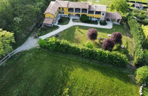 Cardona Apartment | Pet and Breakfast Pet Friendly Country House