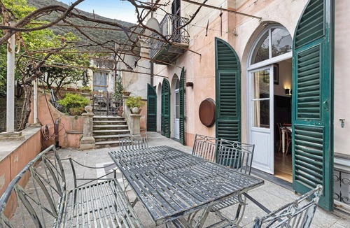 Finalborgo Apartment | Pet-Friendly Apartment Quadrilocale Camelot with Mountain View, Balcony & Wi-Fi