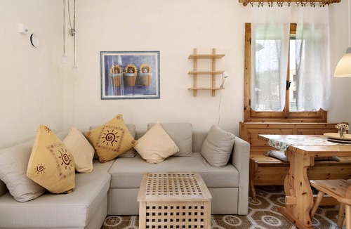 Borzonasca Apartment | Pet-Friendly Apartment with Mountain View, Shared Pool & Wi-Fi