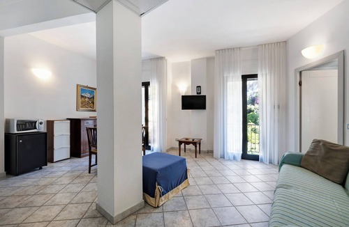 Varigotti Apartment | Pet-Friendly Apartment "18 Mehari" with Balcony & Wi-Fi