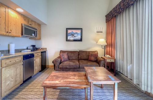 Mount Crested Butte Hotel | PET FRIENDLY King Suite at Base of the Mountain!