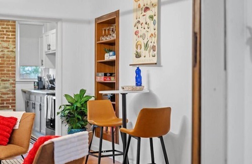 Lawrenceville Apartment | Pet Friendly | King Bed | Parking | Near PNC Park