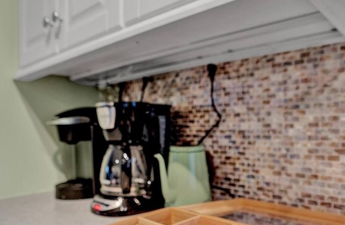 Villas House | Pet-Friendly Luxury Bungalow with Pool, Bocce Court and More
