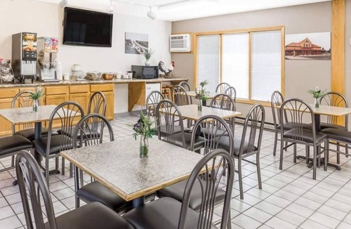 Atlantic Hotel | Pet-Friendly Room w/Kitchenette – Perfect for Short Business Stays