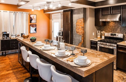 South Side Slopes Apartment | Pet-Friendly Southside Getaway - Sleeps 12
