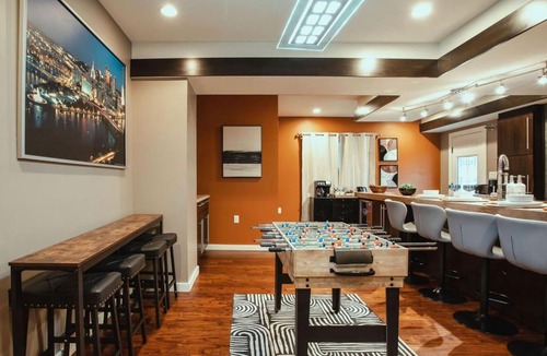 South Side Slopes Apartment | Pet-Friendly Southside Getaway - Sleeps 12