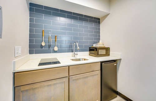 Port Huron Apartment | Pet-Friendly Studio Near Lighthouse Beach!