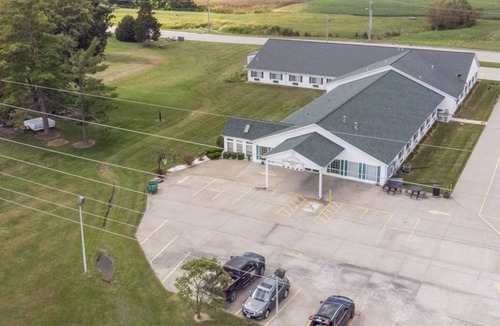 Renault Bed & Breakfast | Petite Queen Suite with Free Parking!