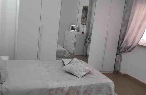 Zona IX Acqua Vergine Apartment | piano terra con giardino
