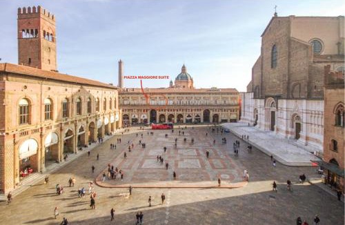 Historic Center Apartment | Piazza Maggiore Suite