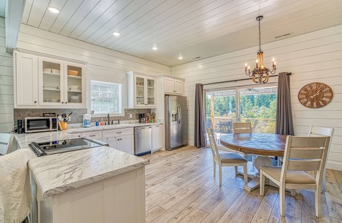 Waterloo House | Pickwick Lake Vacation Rental (Sleeps 8-10) 3 BR,2 bath