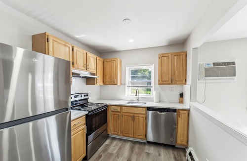 Newark Apartment | Pine Brook 111i I State of the art 1.5 Bd Apt