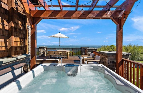 Middletown Villa | Pinnacle Pointe by Relaxtay | 600-Acre Private Luxury Estate with Spa, Pool, Theater & Lake