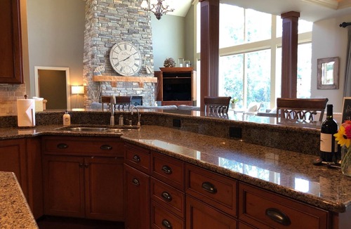 Deerfield House | Plan your reunion/gathering now in beautiful rural South Central Wisconsin