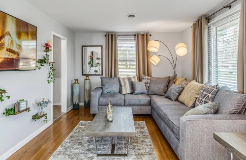Hermitage Apartment | Plantation Villa - with Stunning Veranda