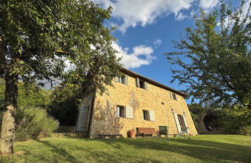 Pienza House | Podere Fontebernardi, authentic Tuscan farmhouse overlooking Pienza.