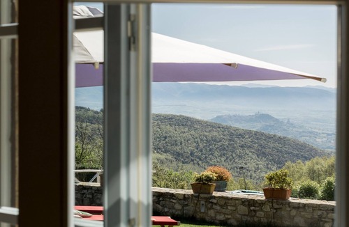 Doglio House | Poggio Posillipo pristine, wild Umbria.