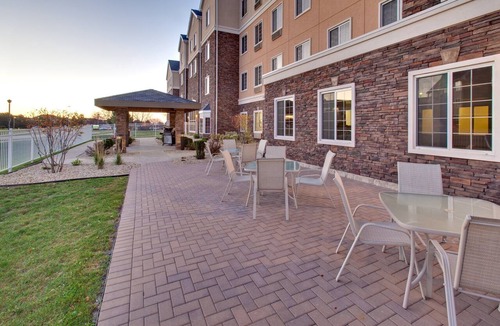 Rockford Apartment | Pool. Free Breakfast. Near Midway Village Museum!