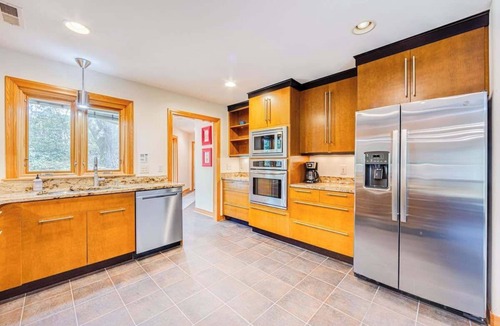 Southern Shores House | Pool, Hot Tub and Mins to Beach!
