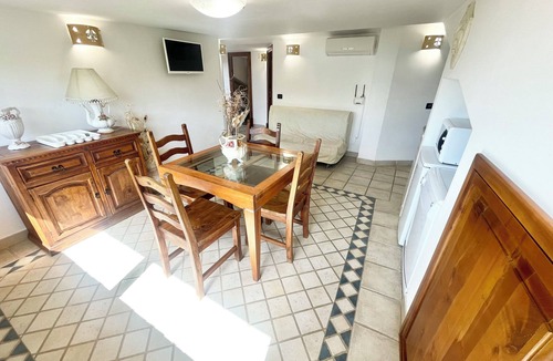 Montefiascone Villa | Pool, jacuzzi and events room - Charming villa in Umbria - sleeps 24 - lake view