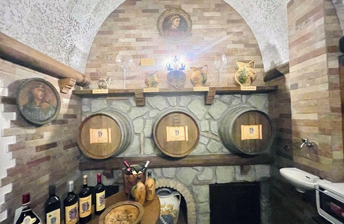 Montefiascone Villa | Pool, jacuzzi and events room - Charming villa in Umbria - sleeps 24 - lake view