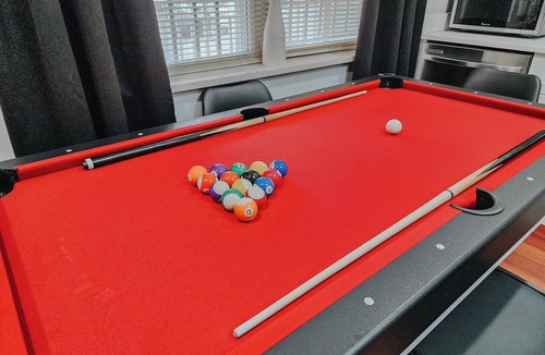 Center City Apartment | Pool Table/5 King Beds/2 Free Driveway Parking