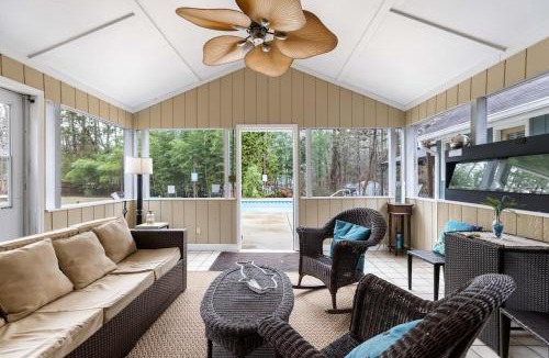 Charlotte House | Poolside Paradise in the Heart of Charlotte