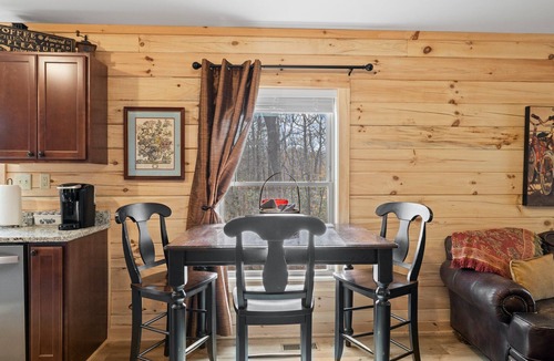 Saluda House | Power-Water-Internet - Cozy Cabin Haven - Near Hiking, Waterfalls & More