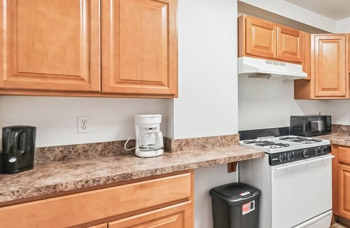 Downtown Harrisburg Apartment | PP 1002 Modern Corporate 2br, pool, Gym