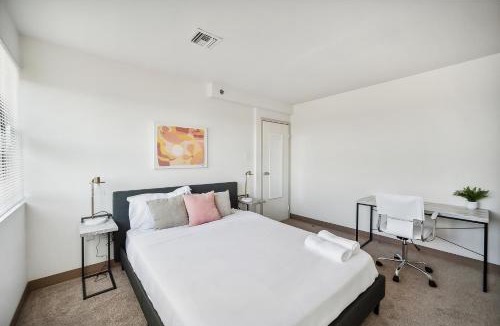 Downtown Harrisburg Apartment | PP 1802 Modern Corporate 2br, pool, Gym