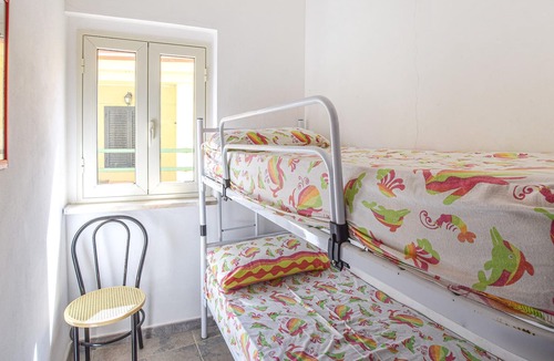 Le Castella Apartment | Practical vacation apartment just a few steps from the beach, in the heart of Le Castella.