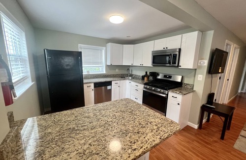 Seaside Heights Cottage | PREMIER HOST LISTING 3 BR Canneel Cottage 1 House to Beach, Pool Access Option