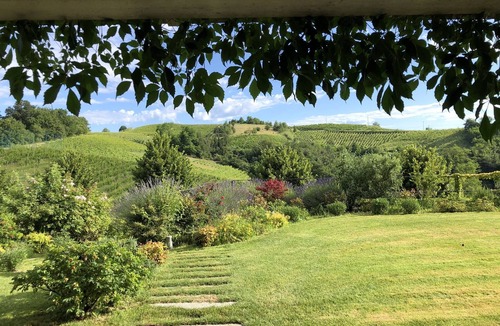 Castel Rocchero House | Prestigious farmhouse nestled among the vineyards
