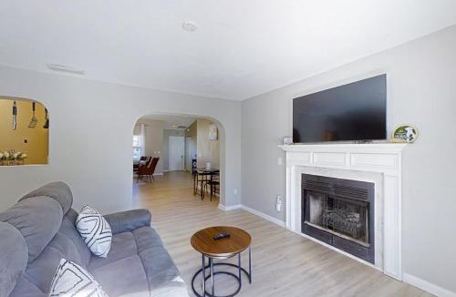Palm Harbor House | Pristine Palms | House in Palm Coast with enclosed pool & full kitchen
