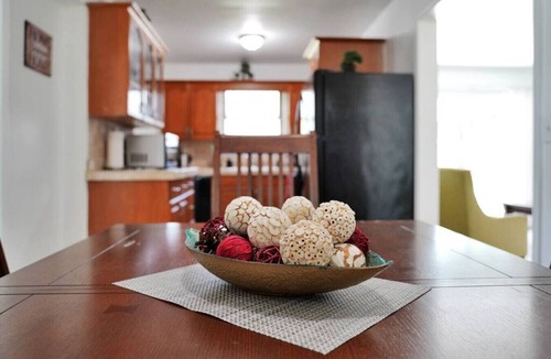 Hyde Park House | ~Pristine Paw Pad Sleeps 9 Near NAS Jax~