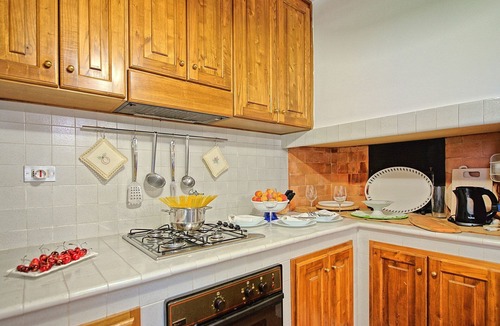 Civitella in Val di Chiana Villa | Private Villa with WIFI, private pool, A/C, patio, pets allowed, panoramic view, close to Arezzo