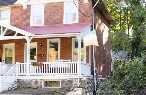 Ogontz Campus House | Private 2-Bedroom Second-Floor Residence, Bala Cynwyd