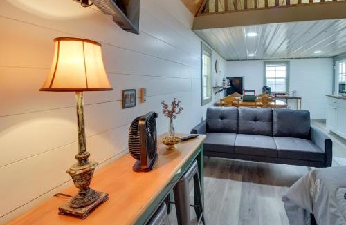Henagar Apartment | Private Deck & Hot Tub: Gem Near Guntersville Lake