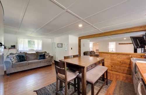 Hillsgrove Cottage | Private Hot Tub: Main Cabin at Elk Creek Escape!
