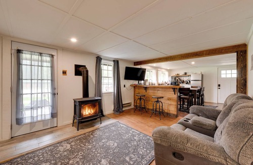 Hillsgrove Cottage | Private Hot Tub: Main Cabin at Elk Creek Escape!