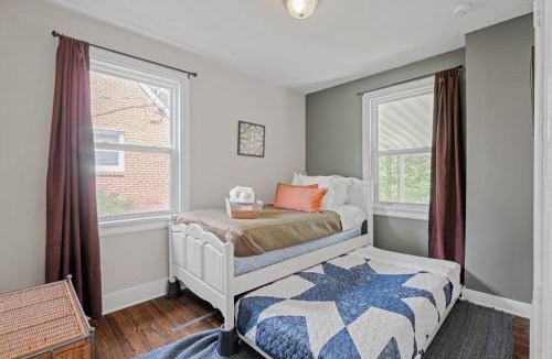 Forest Hill Terrace House | Private House + Yard Central Location to all RVA